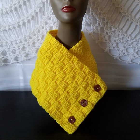 Scarf, Cowl - Picture 1 of 2